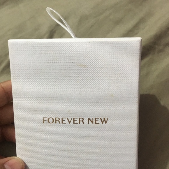 Forever New Pendant Set - Picture 2 of 11